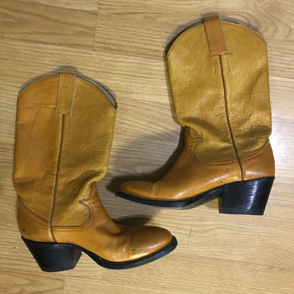 Tan cowboy/cowgirl leather boots!